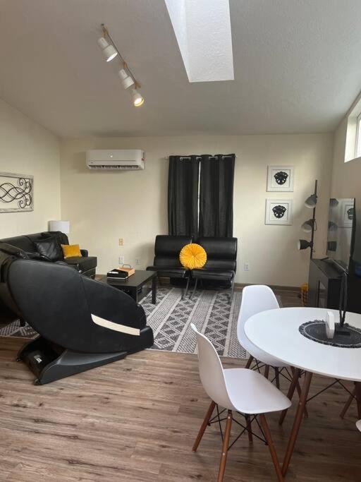 Paradise Oasis Near Lake *Full Body Massage Chair* ロングビュー エクステリア 写真